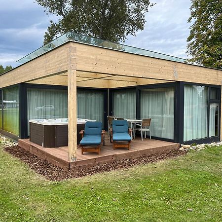 Luxusní apartmá s krbem a vířivkou Ceske Budejovice Esterno foto