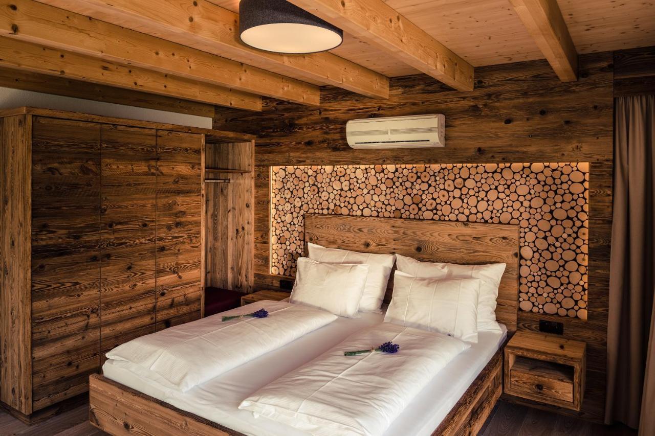 Luxusní apartmá s krbem a vířivkou Ceske Budejovice Esterno foto