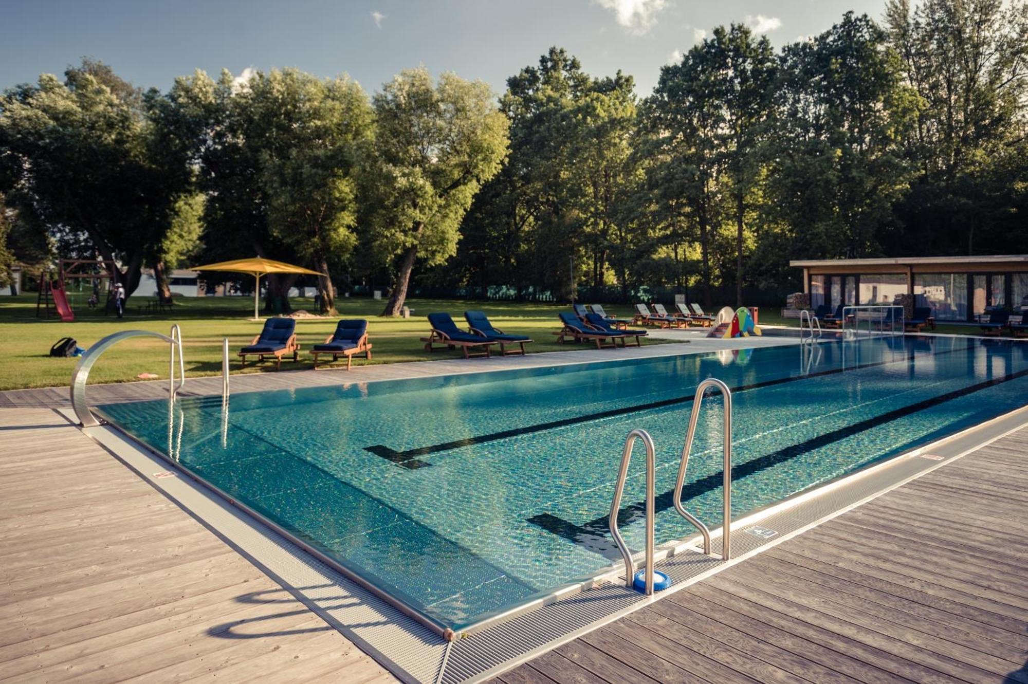 Luxusní apartmá s krbem a vířivkou Ceske Budejovice Esterno foto